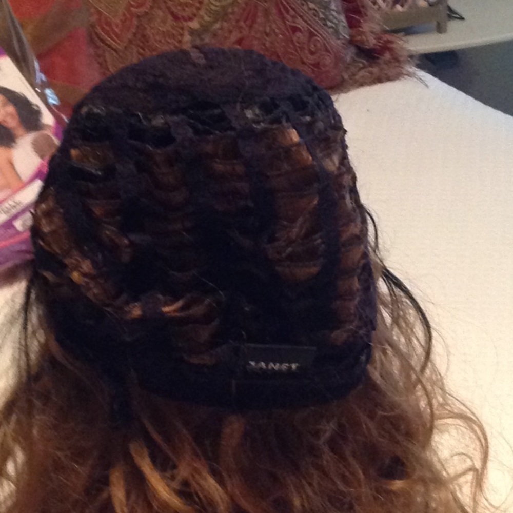 Synthetic wig - Picture 4 of 5
